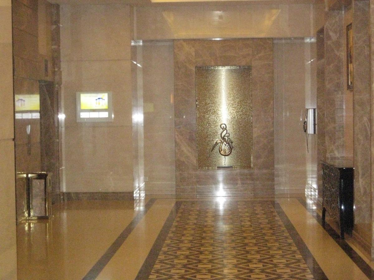 Beijing New World Centre Aparthotel Bagian luar foto