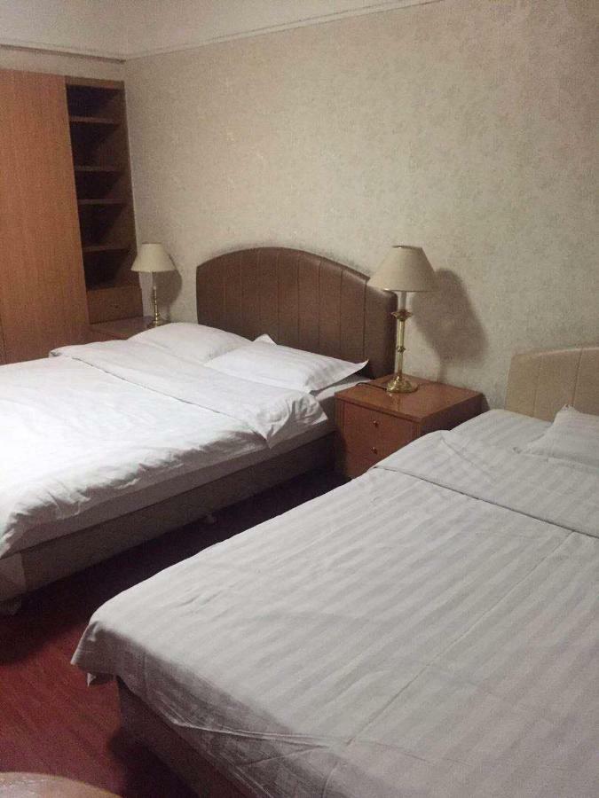 Beijing New World Centre Aparthotel Bagian luar foto